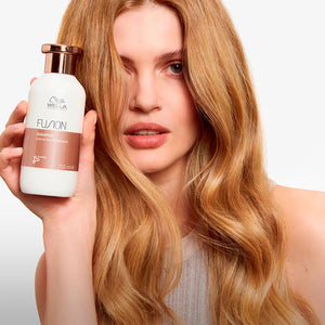 Wella Professionals Fusion shampoo reparador intenso para cabelos danificados 500 ml
