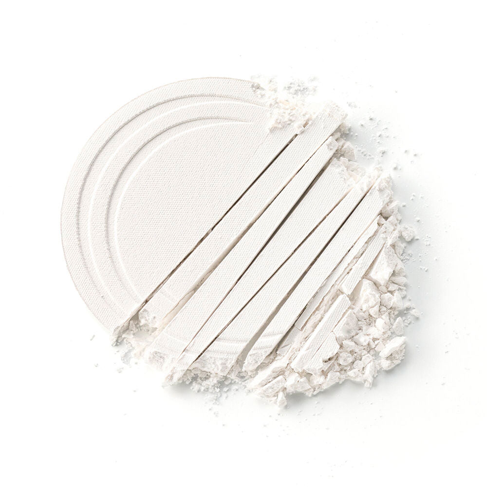 Essence Tudo sobre brilho suave! pó compacto à prova d'água 8 g