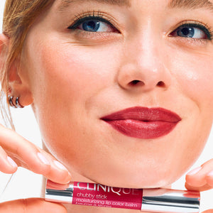 Clinique Bálsamo labial hidratante CHUBBY STICK com cor #Super Morango 3 g
