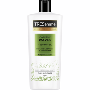 Condicionador TRESemmé Flawless Waves 0,712 kg 685 ml